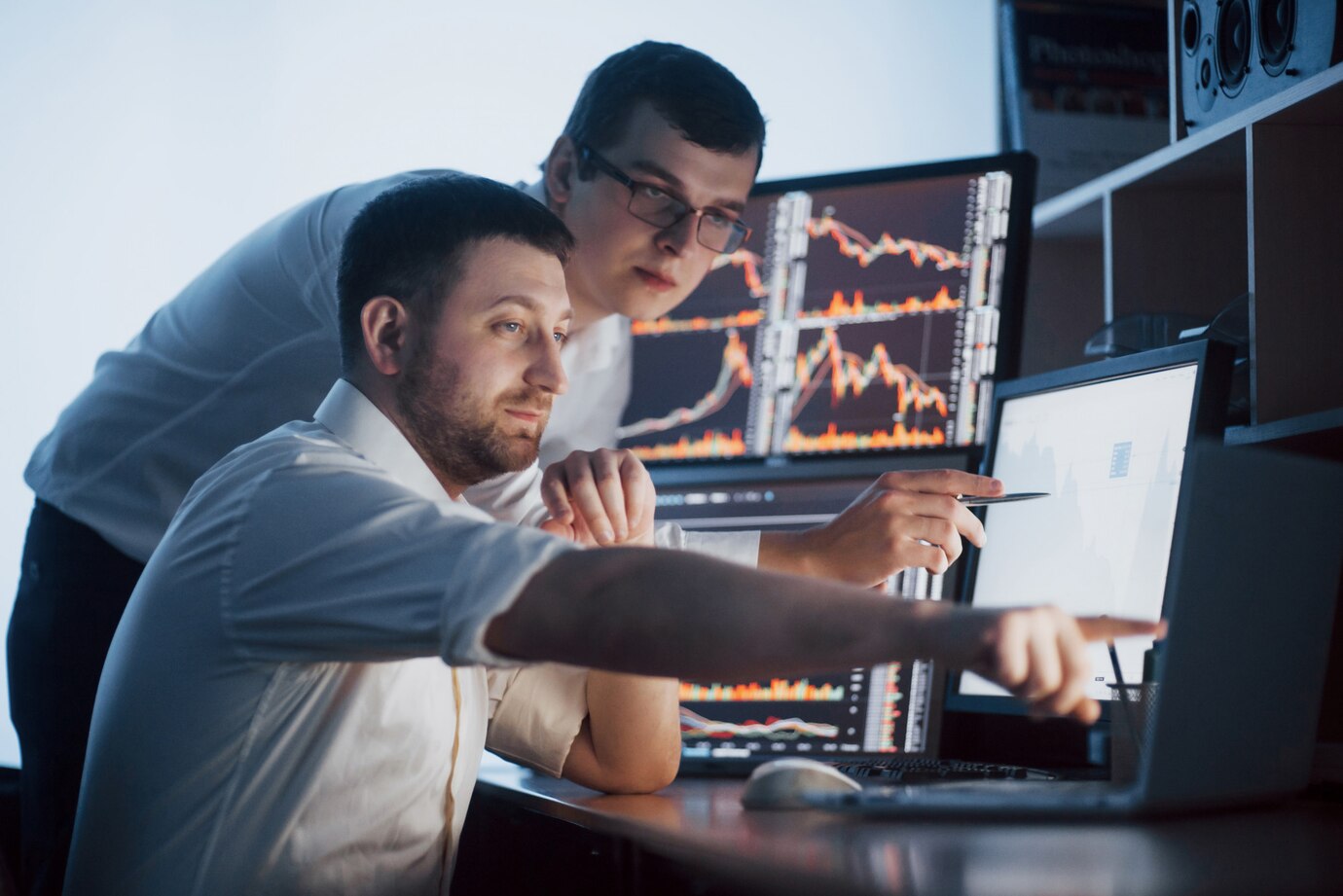 The MetaTrader Conundrum: MT4 vs. MT5 for the Advanced Trader